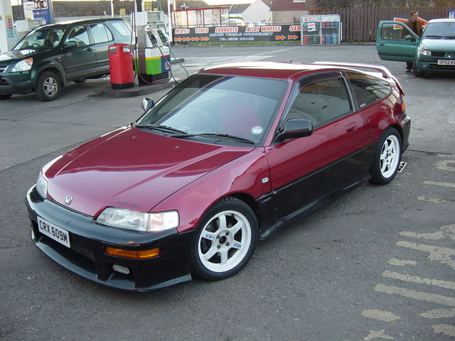 I don't usually like 2 toned cars especially imports but this CRX has a 